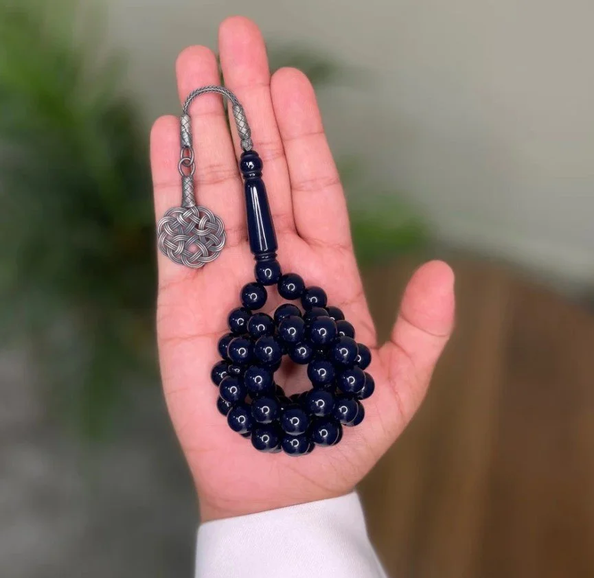 Vase with a rosary from Shakah