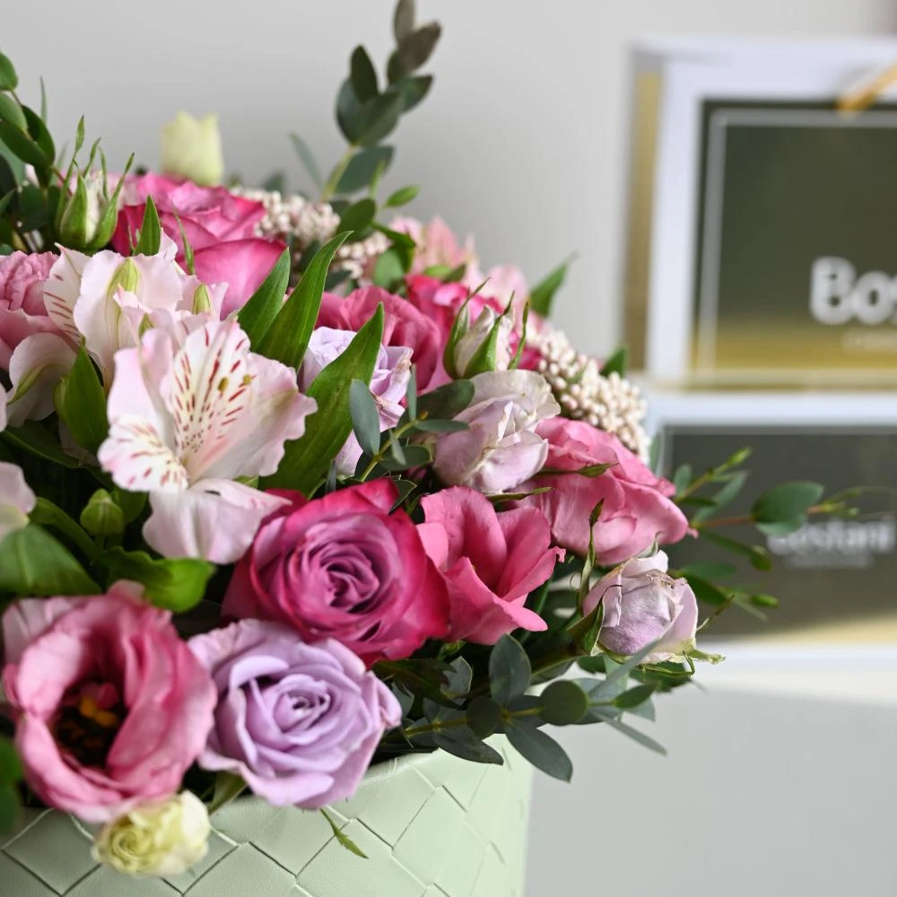 Tiffany leather rose bouquet with bostani chocolate