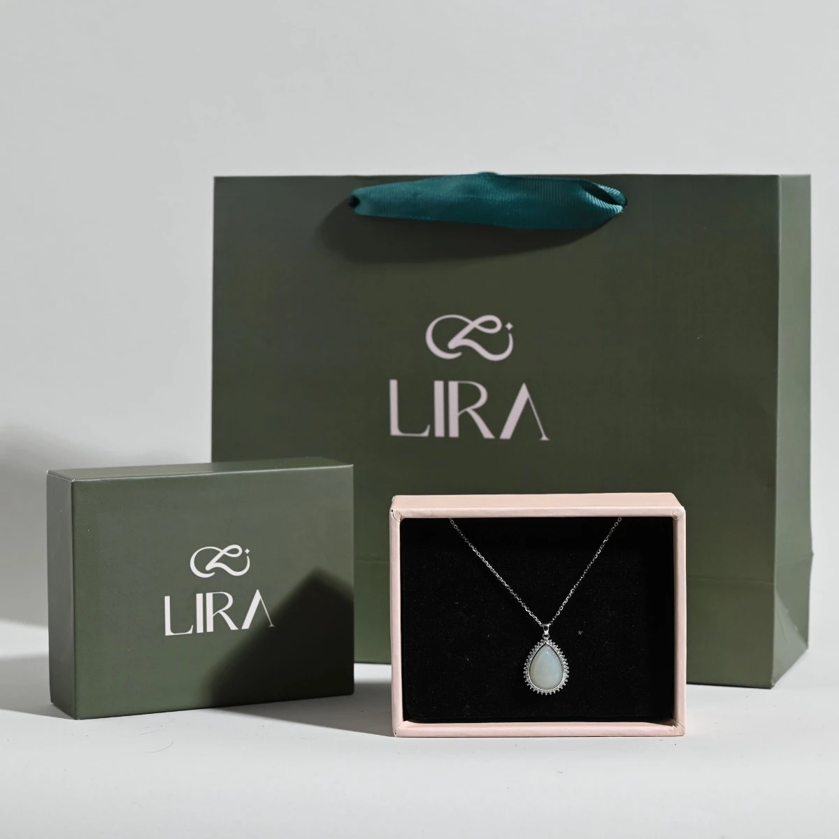 Pearl necklace | Lira