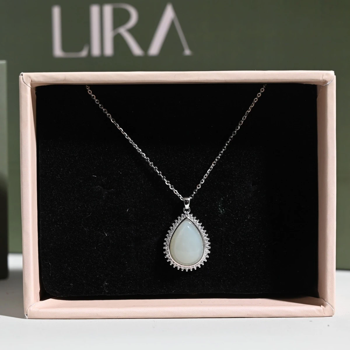 Pearl necklace | Lira