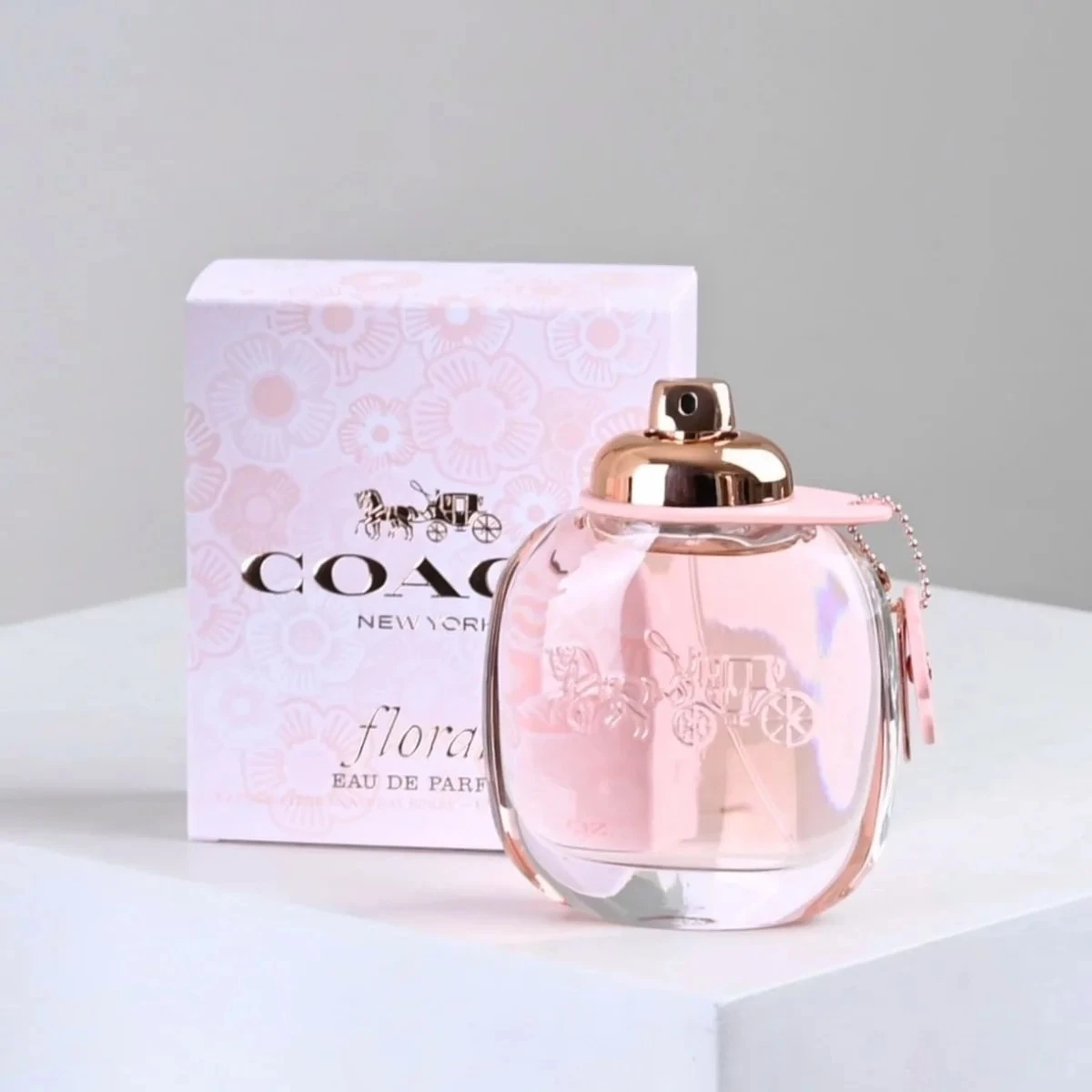 زهور وردية للأم مع عطر من اختيارك