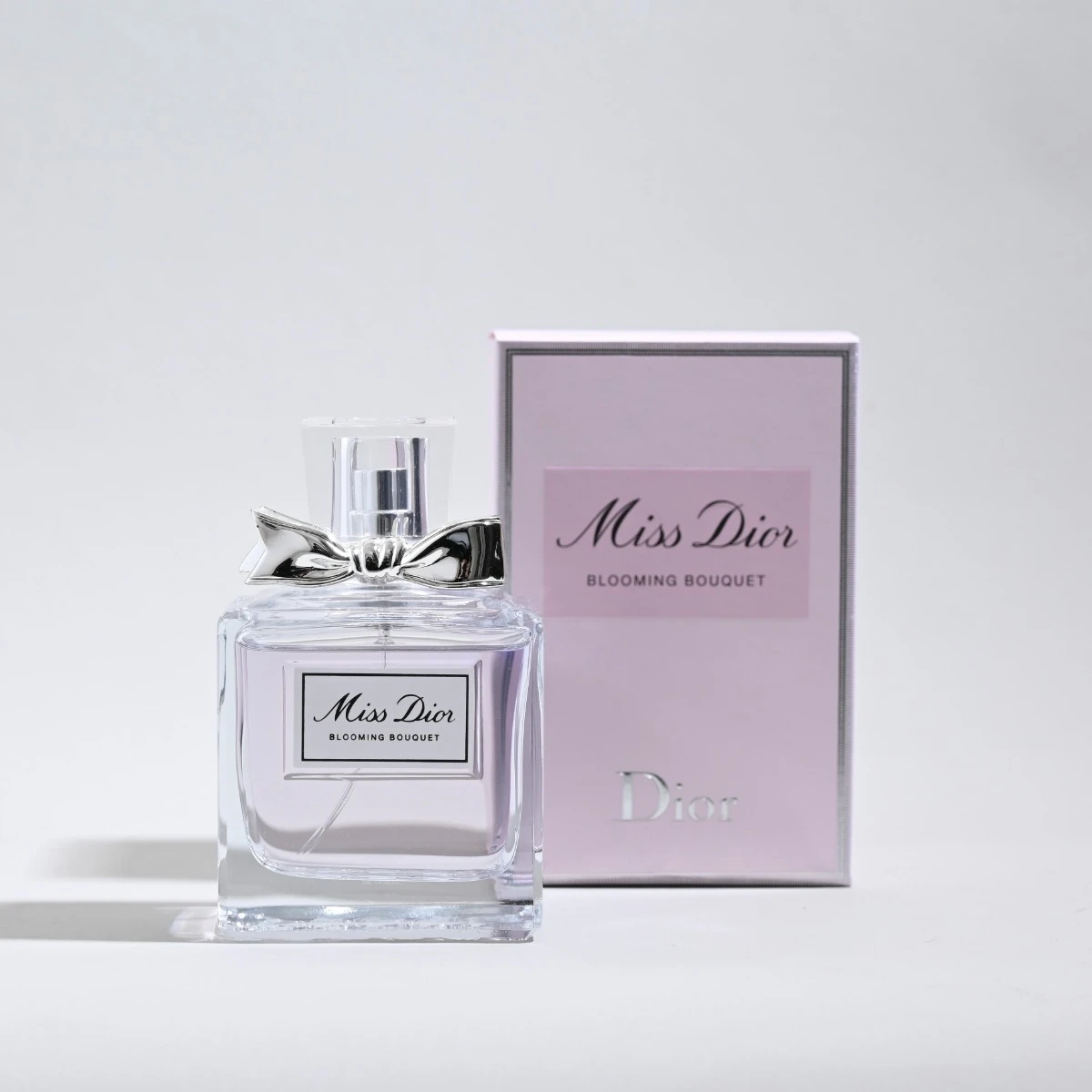 هدية فخورين فيك مع عطر ديور